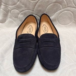 Excellent! Tod’s loafers